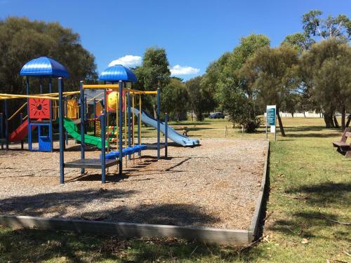 Grand Escape Mckenzie - Boutique Rentals