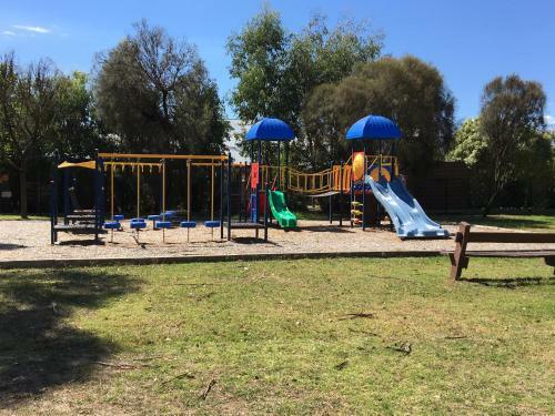 Grand Escape Mckenzie - Boutique Rentals