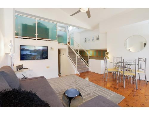 Loft Style Apartment Minutes Walk From The City