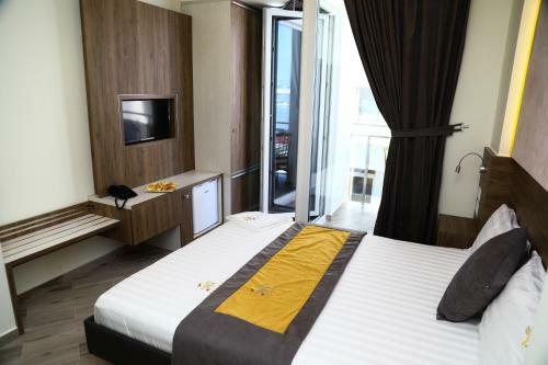 Vila One Beach Hotel