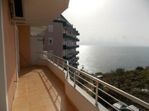 Joni Beach Apartments