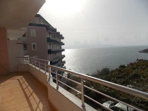 Joni Beach Apartments