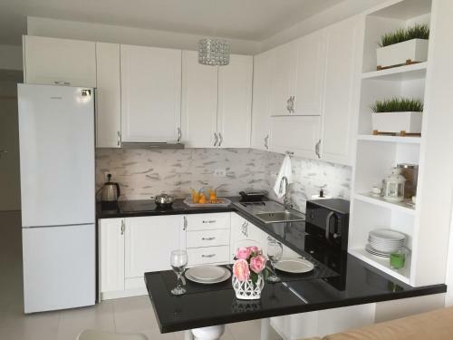 Diamond Sofia Apartment White Residence Luxury