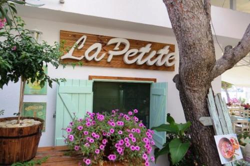 Sarand� Bay Apartment 1+1