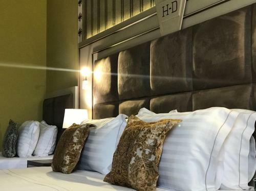 Hotel Deluxe