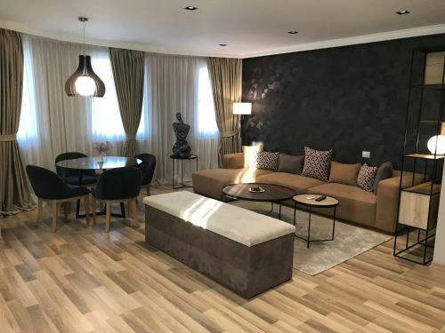 Hotel Deluxe