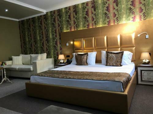 Hotel Deluxe