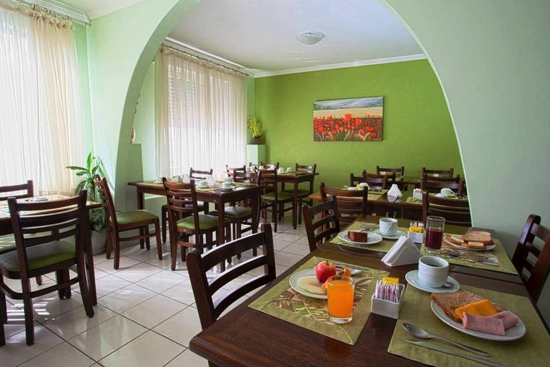 Carina Flat Hotel
