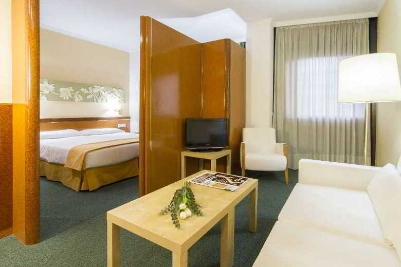 Aparthotel Husa Acacia