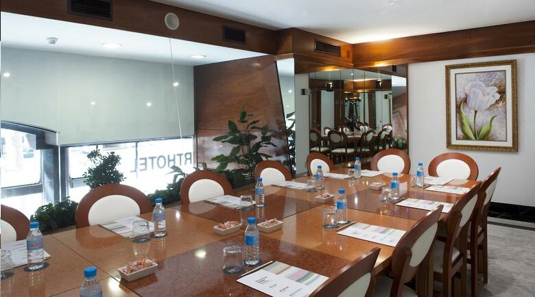 Aparthotel Husa Acacia