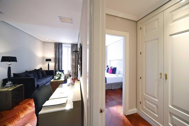 Hotel Luxury Suites