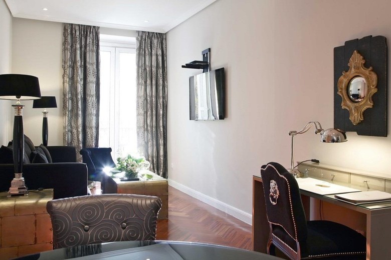 Hotel Luxury Suites