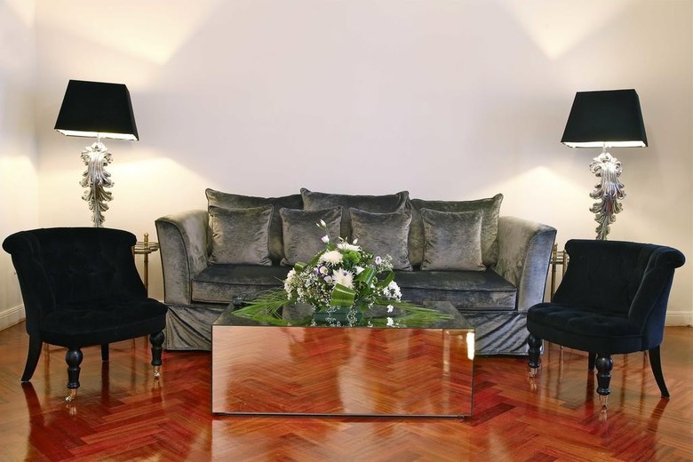 Hotel Luxury Suites