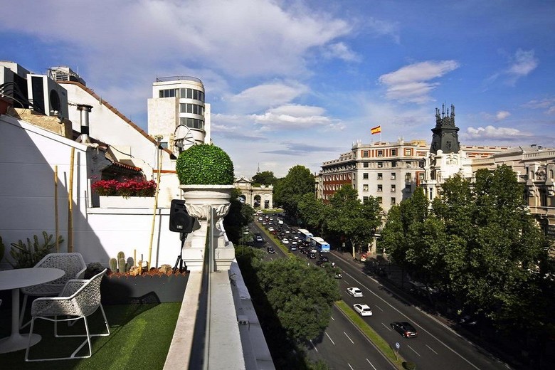 Hotel Luxury Suites