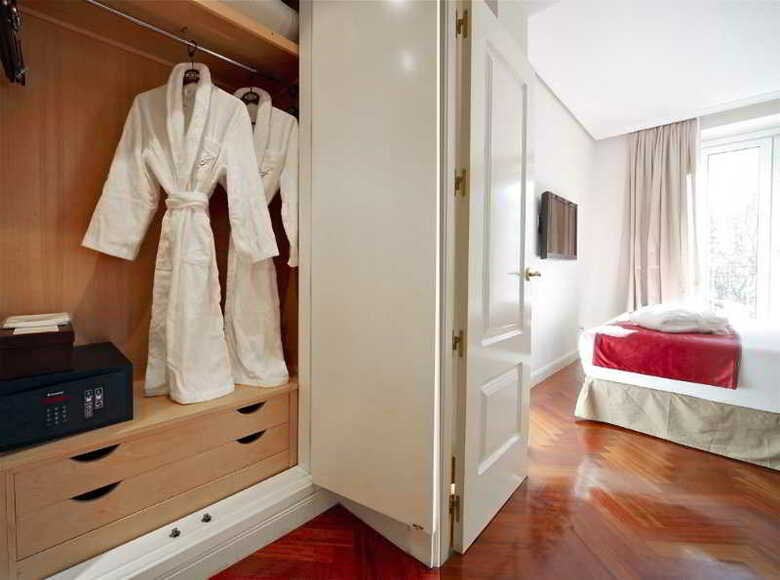 Hotel Luxury Suites