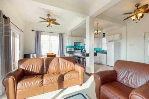 Suite E203 Mara Laguna