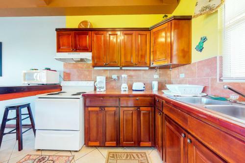 Suite A302 Mara Laguna