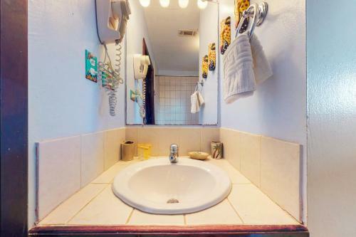 Suite A302 Mara Laguna