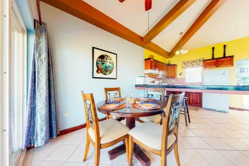 Suite A302 Mara Laguna
