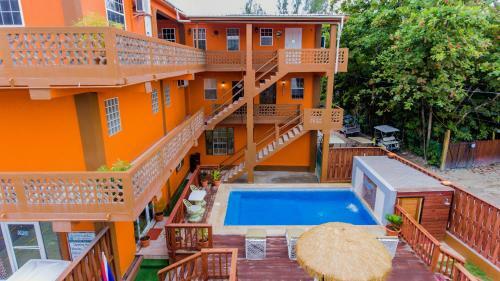 Hotel Hummingbird Suites