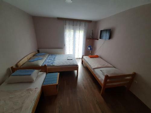 Bed & Breakfast Restoran I Sobe "tocak"