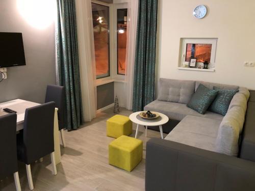Nest Apartment