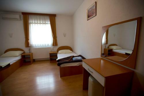 Hostal Guesthouse Mts