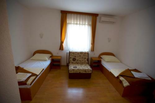 Hostal Guesthouse Mts
