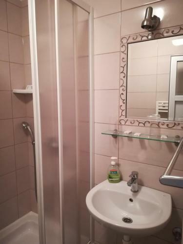 Hostal Guesthouse Mts
