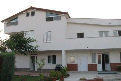 Hostal Rooms Ava Raj