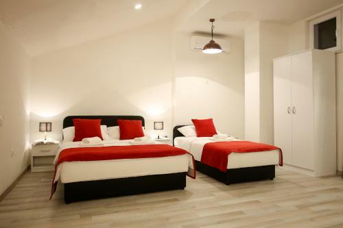 Hostal Central Located Guest House