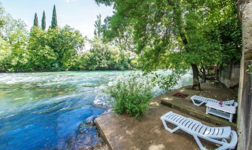Charming Cottage With Private River Beach