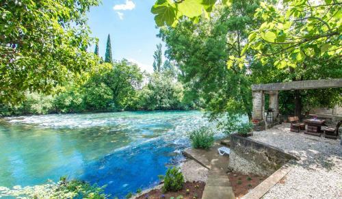 Charming Cottage With Private River Beach