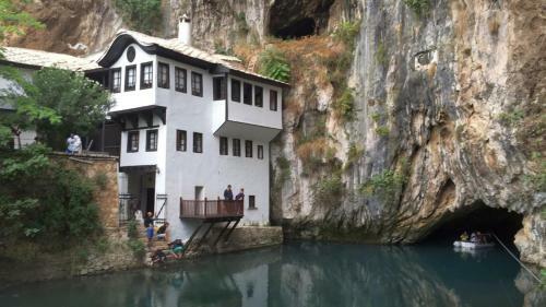 Charming Cottage With Private River Beach