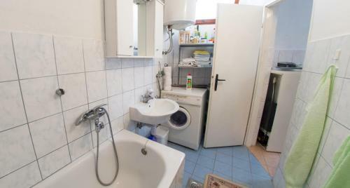 Old Bridge Terrace Apartment