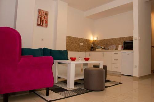 Ina Apartments