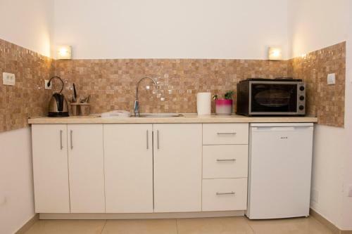 Ina Apartments