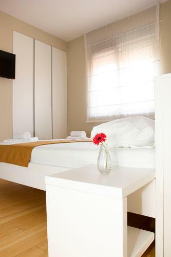 Ina Apartments