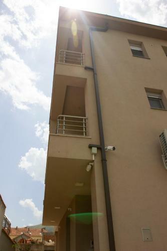Ina Apartments