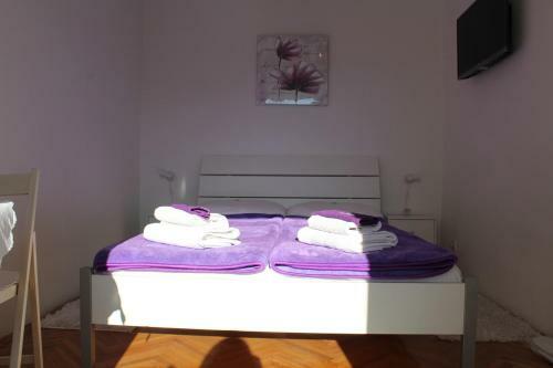 Hostal Full View