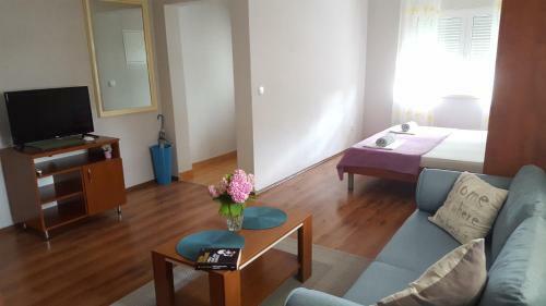 Apartments Leona