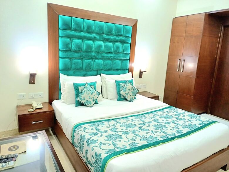 Hotel Siris 18 Gurgaon