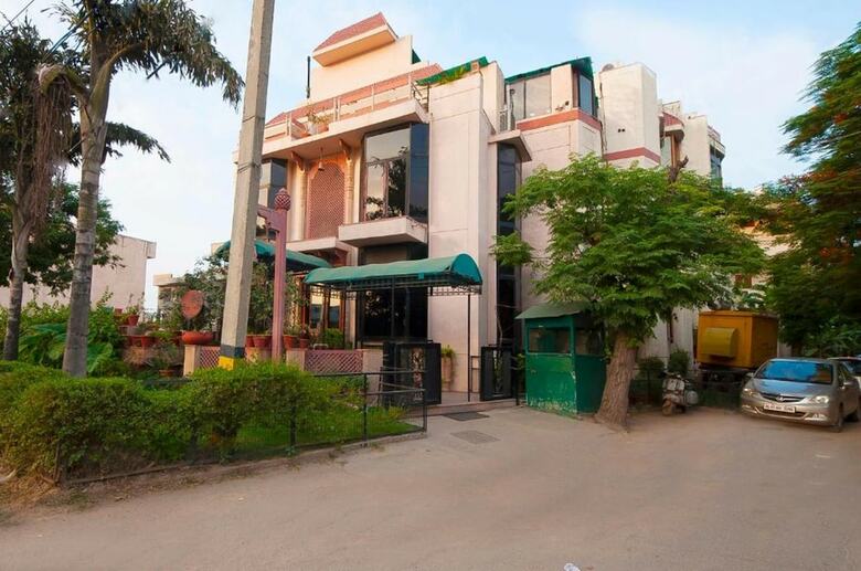 Hotel Siris 18 Gurgaon