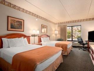 Hotel Howard Johnson Inn & Suites