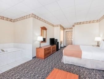 Hotel Howard Johnson Inn & Suites