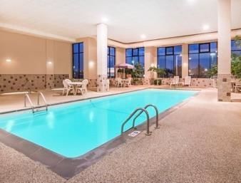 Hotel Howard Johnson Inn & Suites