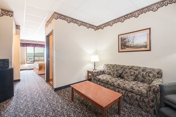 Hotel Howard Johnson Inn & Suites