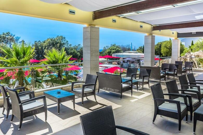 Luna Island Hotel