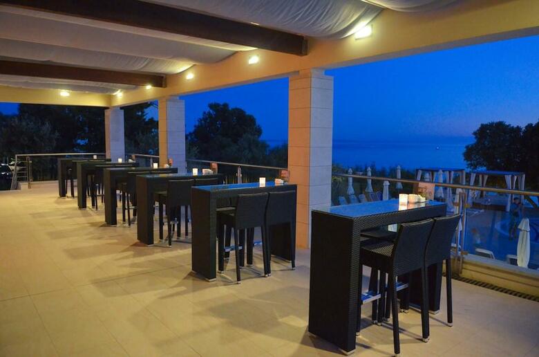 Luna Island Hotel
