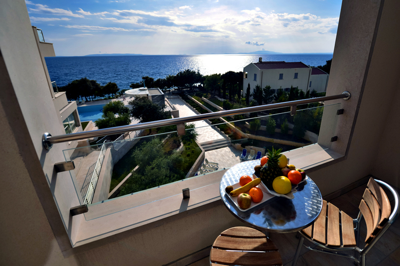 Luna Island Hotel